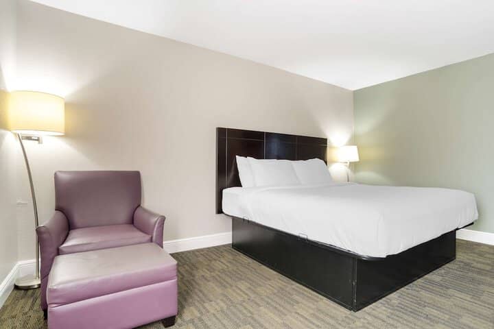 Room 11 of 27