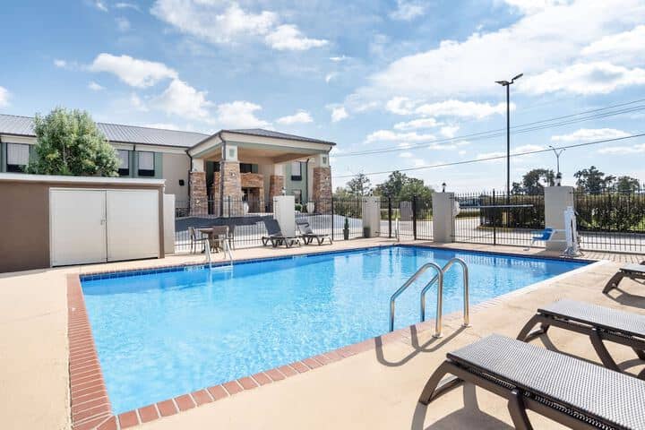 Pool 18 of 27