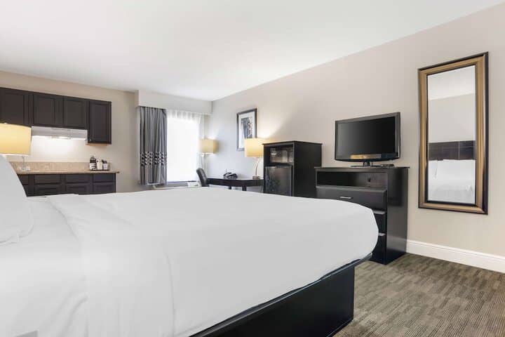 Room 6 of 27