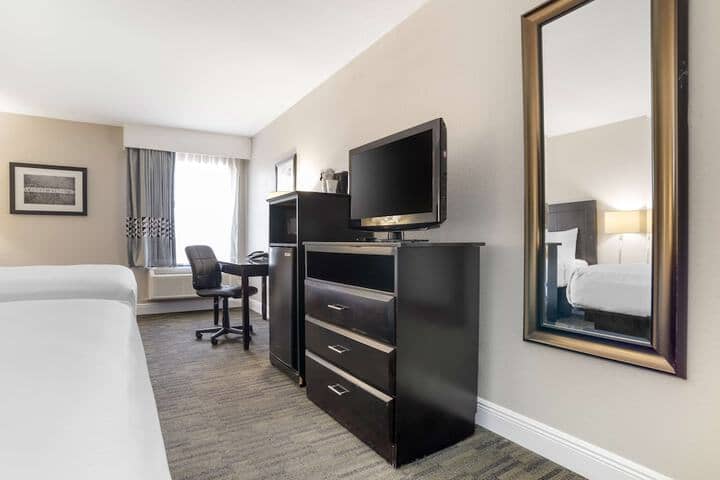 Room 10 of 27