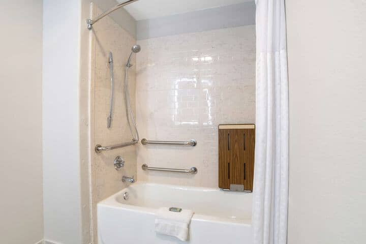 Room 15 of 27